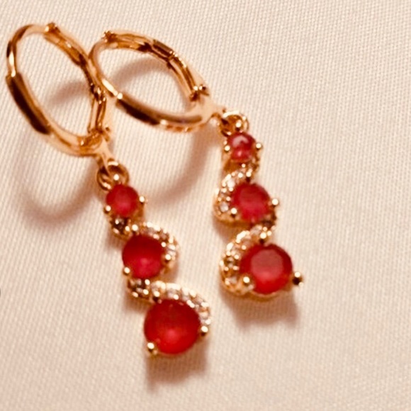 LAST ONE‼️ 18k Gold Filled Swirl Ruby Topaz Earrings - Picture 4 of 6